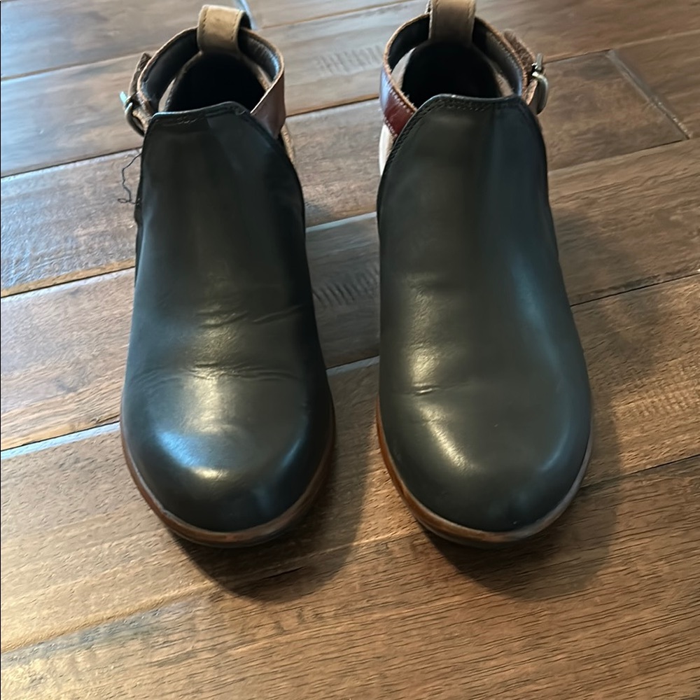 Naot Kamsin Transitional Boot in Raven and Stone